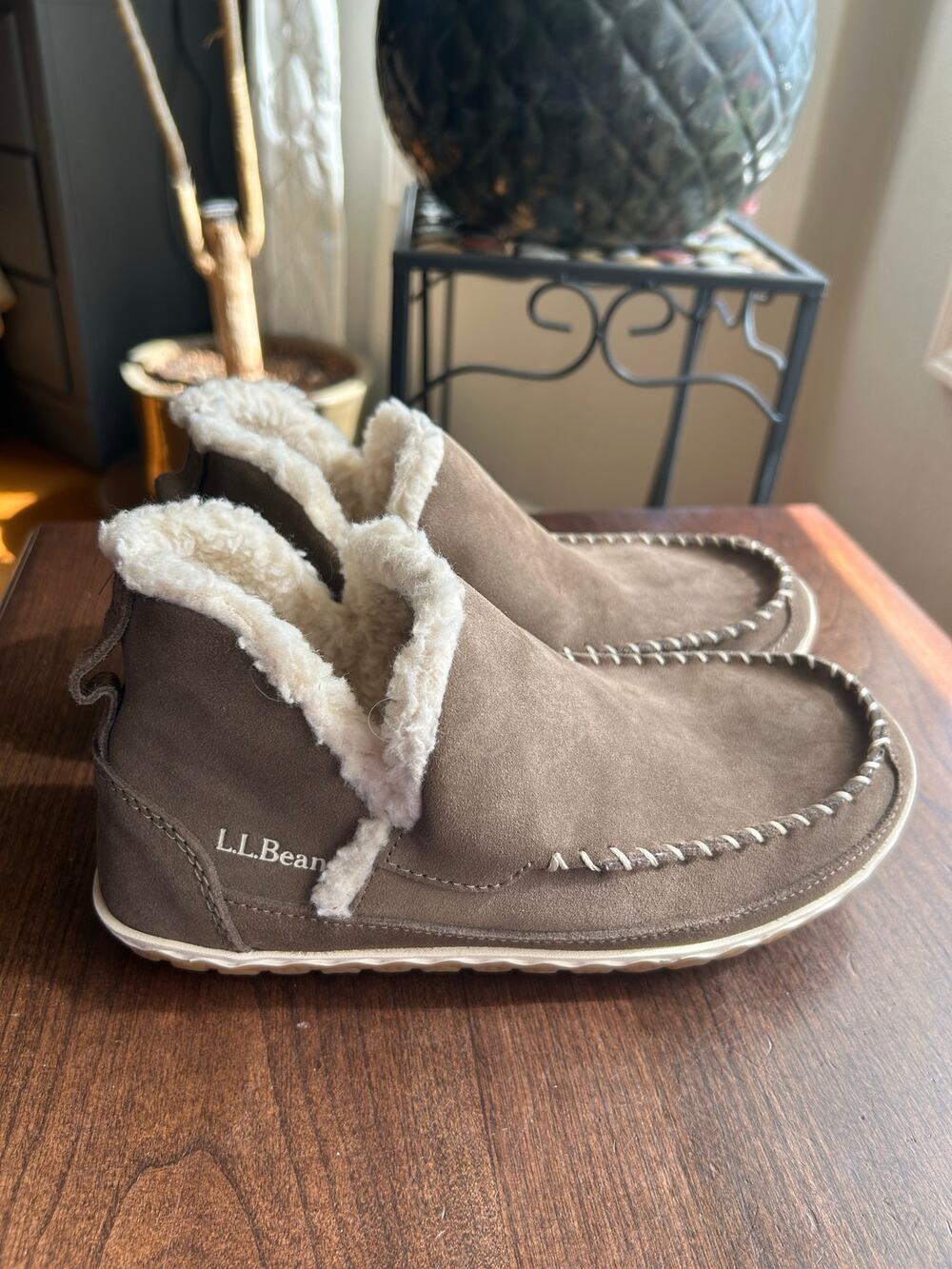 L.L. LL Bean Women's Suede Mountain Slippers Boot Mocs size 7 water resistant